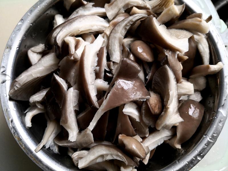 雞蛋炒蘑菇的做法-家常味炒菜譜