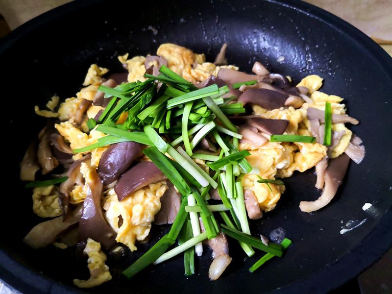 雞蛋炒蘑菇的做法-家常味炒菜譜