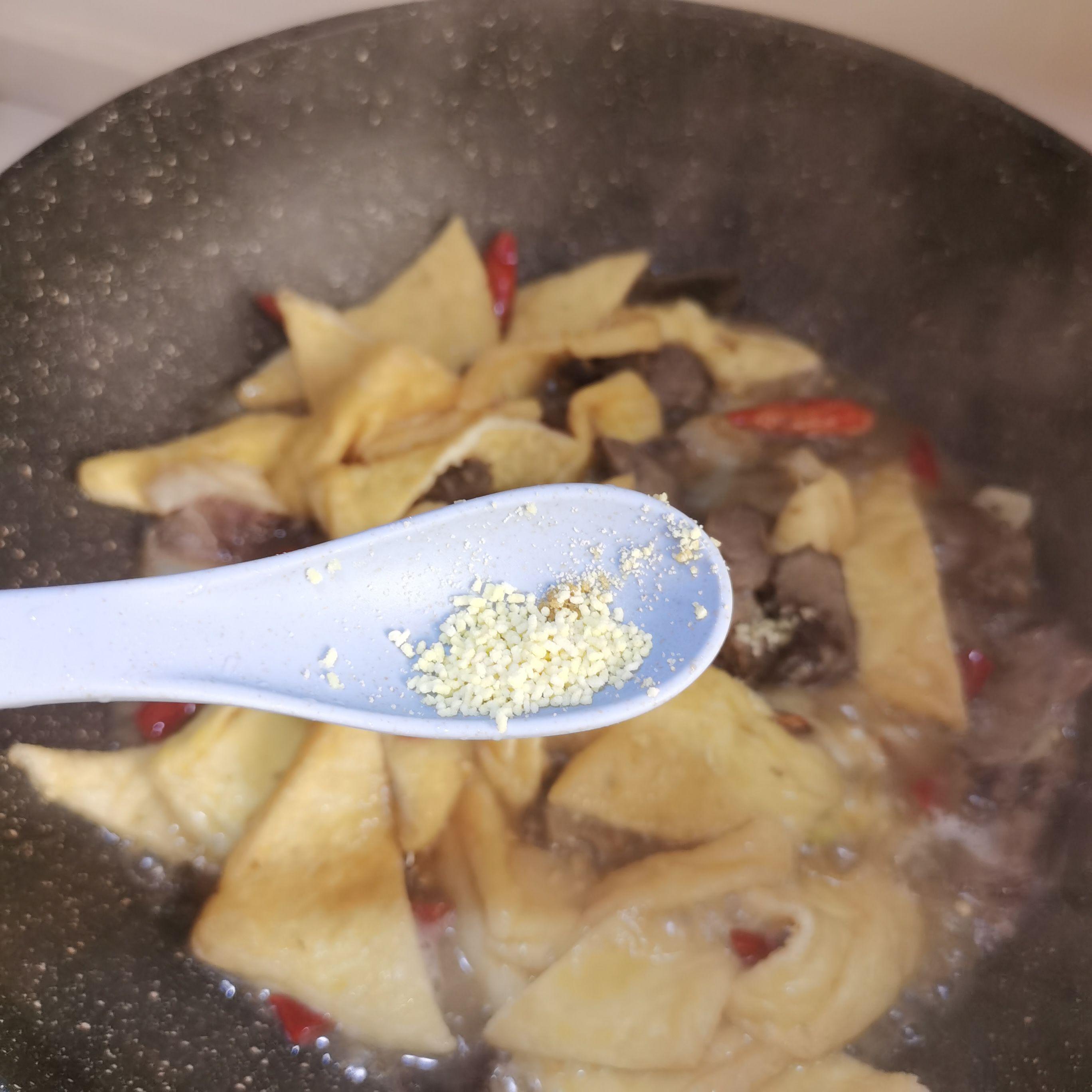 牛肉燒油豆腐的做法-家常味燒菜譜-易網健康養生網 牛肉燒油豆腐的做法-家常味燒菜譜