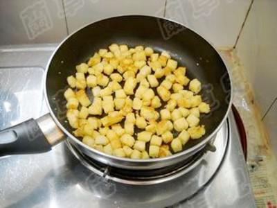 芝麻肉絲饅頭丁的做法-家常味炒菜譜