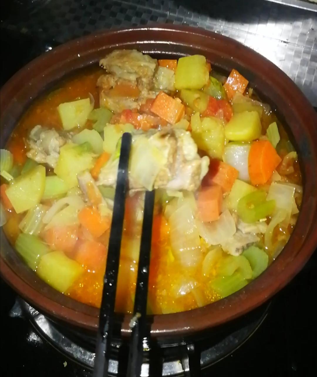 羅宋牛排湯的做法-家常味燉菜譜