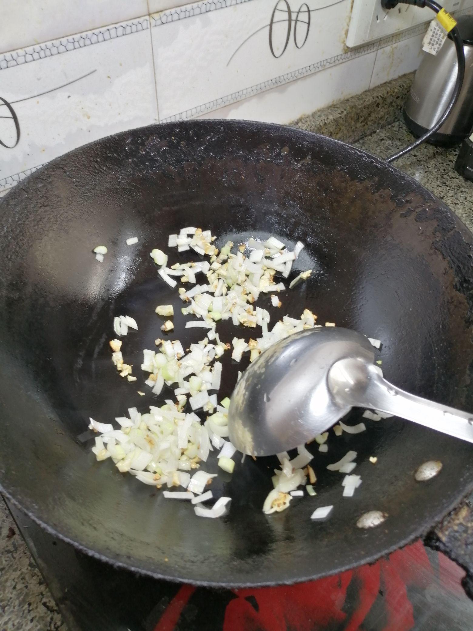 黑胡椒麻花炒涼皮的做法-黑椒味炒菜譜