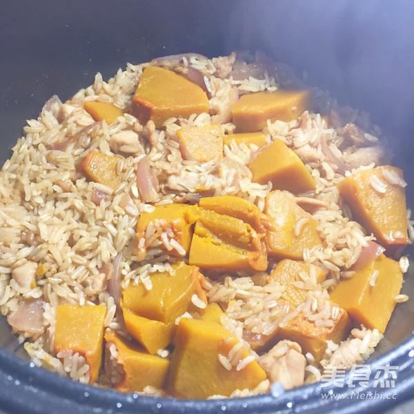 南瓜雞肉燜飯的做法-家常味燜菜譜