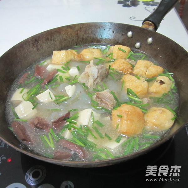 骨湯豆腐豬血香鍋的做法-家常味煮菜譜