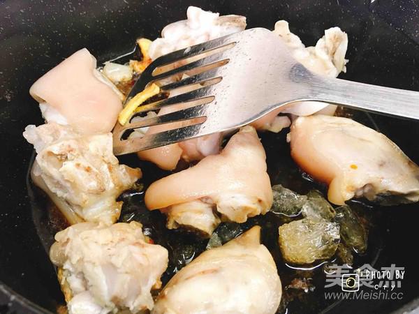 滿滿膠原蛋白的黃豆?fàn)F豬蹄的做法-醬香味燜菜譜