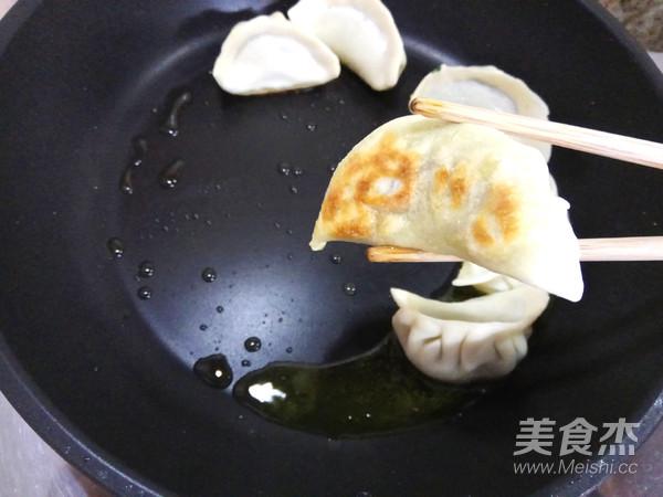 青菜鮮肉煎餃的做法-家常味炒菜譜