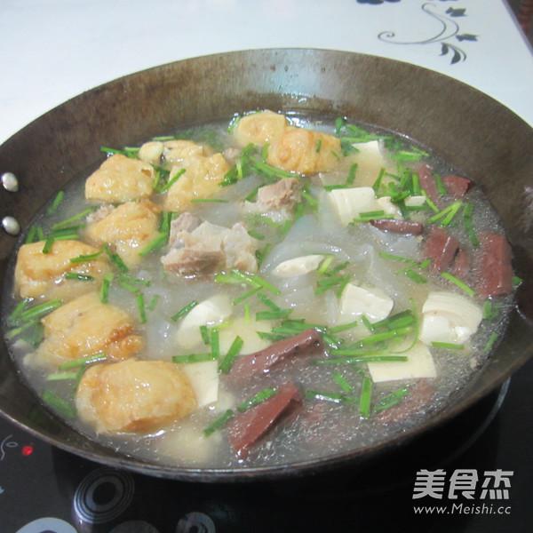 骨湯豆腐豬血香鍋的做法-家常味煮菜譜