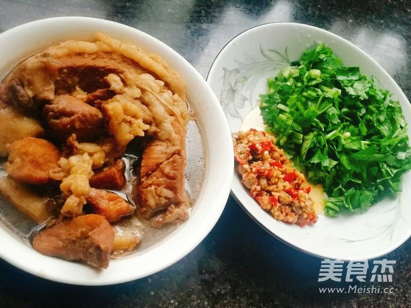 鹵肉香菜夾饃的做法-醬香味煨菜譜-易網<a href=http://www.logojc.com/ target=_blank class=infotextkey>健康養生</a>網 鹵肉香菜夾饃的做法-醬香味煨菜譜
