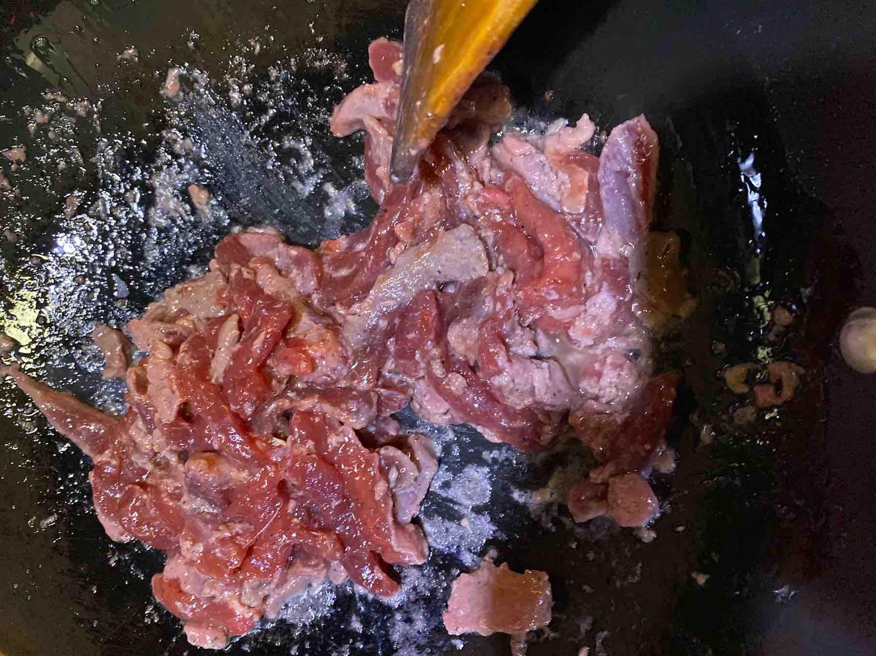 蔥爆黑椒牛柳的做法-家常味炒菜譜