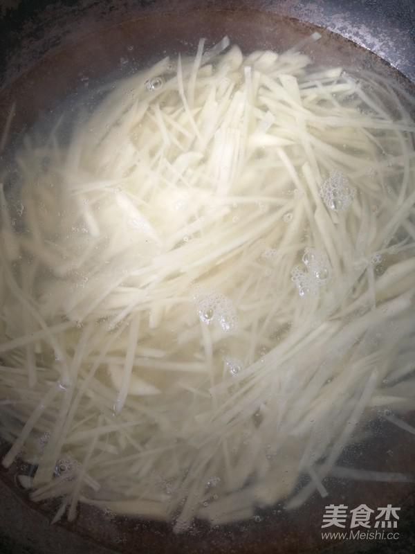 清炒土豆絲快手版的做法-家常味炒菜譜