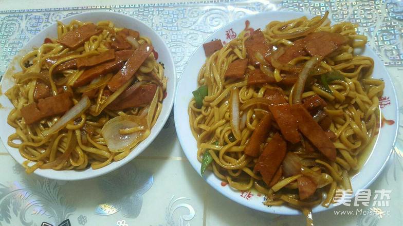 火腿炒面的做法-咸鮮味炒菜譜