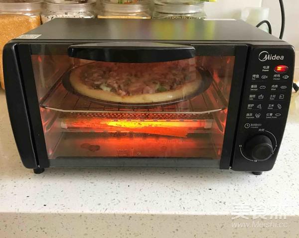 培根香腸披薩的做法-家常味烤菜譜-易網健康養生網 培根香腸披薩的做法-家常味烤菜譜