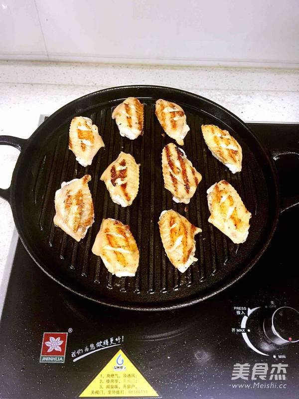 煎雞翅的做法-黑椒味煎菜譜