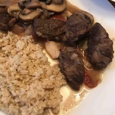 紅酒燉牛肉配糙米飯的做法-奶香味燉菜譜