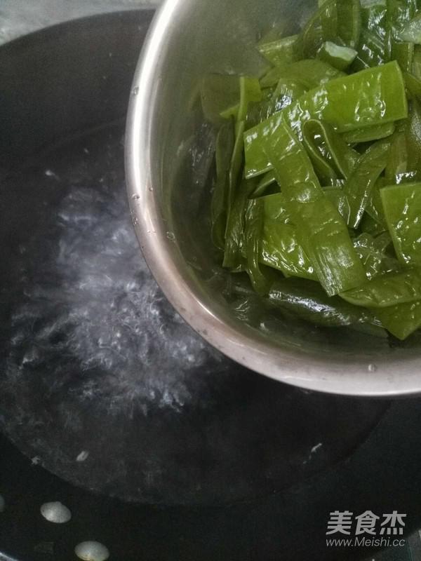 涼拌裙帶菜的做法-酸辣味拌菜譜