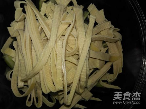 涼拌豆皮的做法-麻辣味煮菜譜