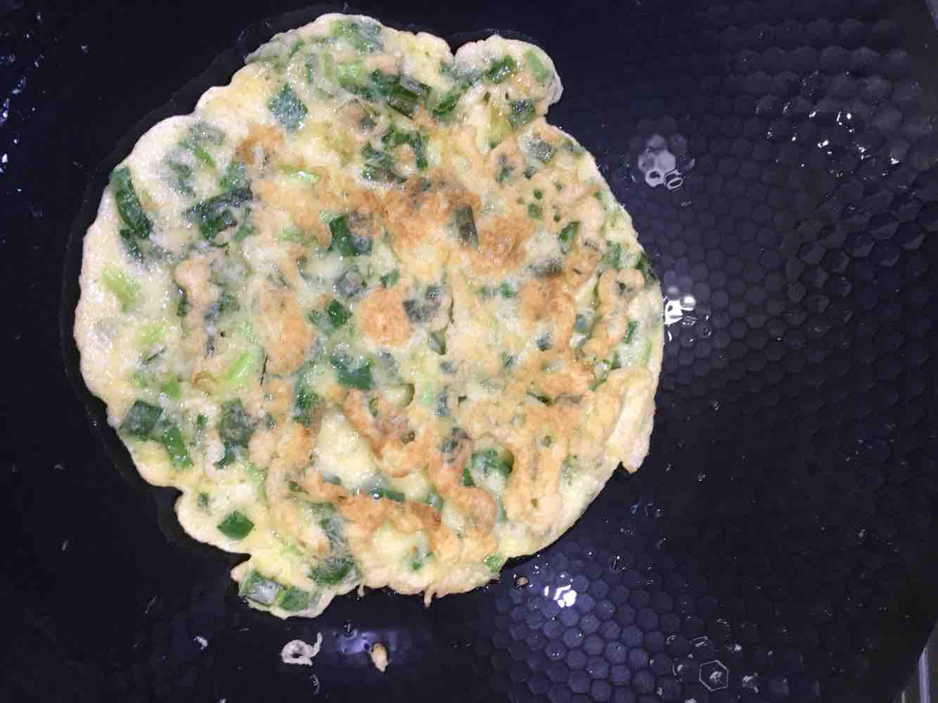 韭菜雞蛋餅的做法-咸鮮味煎菜譜