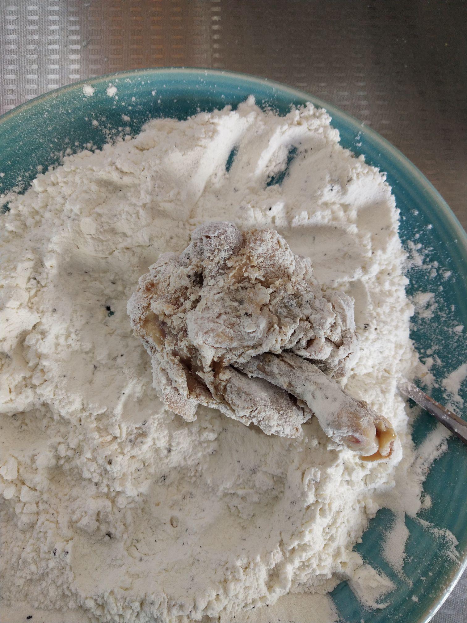 黑椒黃金錘的做法-黑椒味炸菜譜