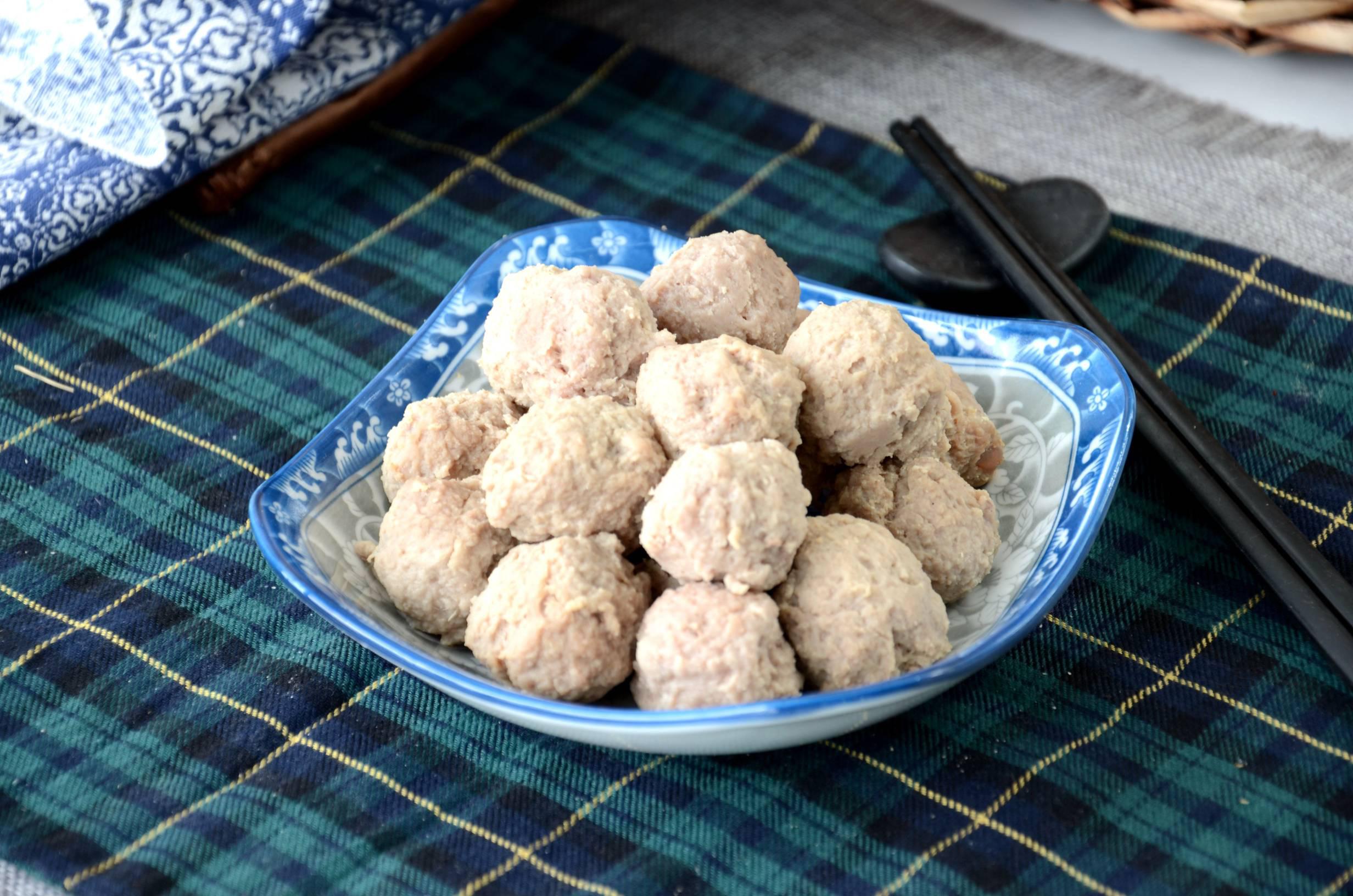 手工牛肉丸的做法-家常味煮菜譜