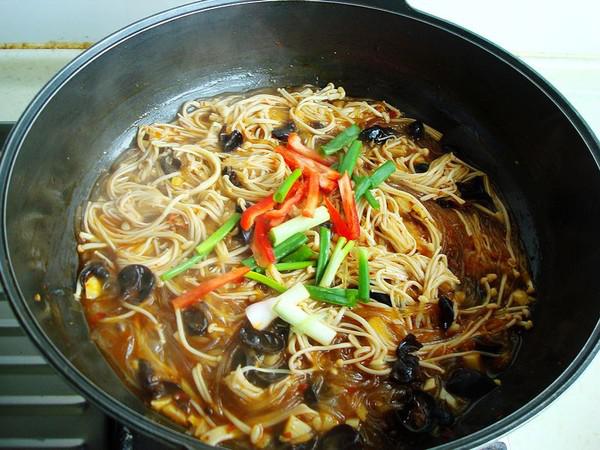 金針菇燴粉條的做法-香辣味燴菜譜-易網(wǎng)健康養(yǎng)生網(wǎng) 金針菇燴粉條的做法-香辣味燴菜譜