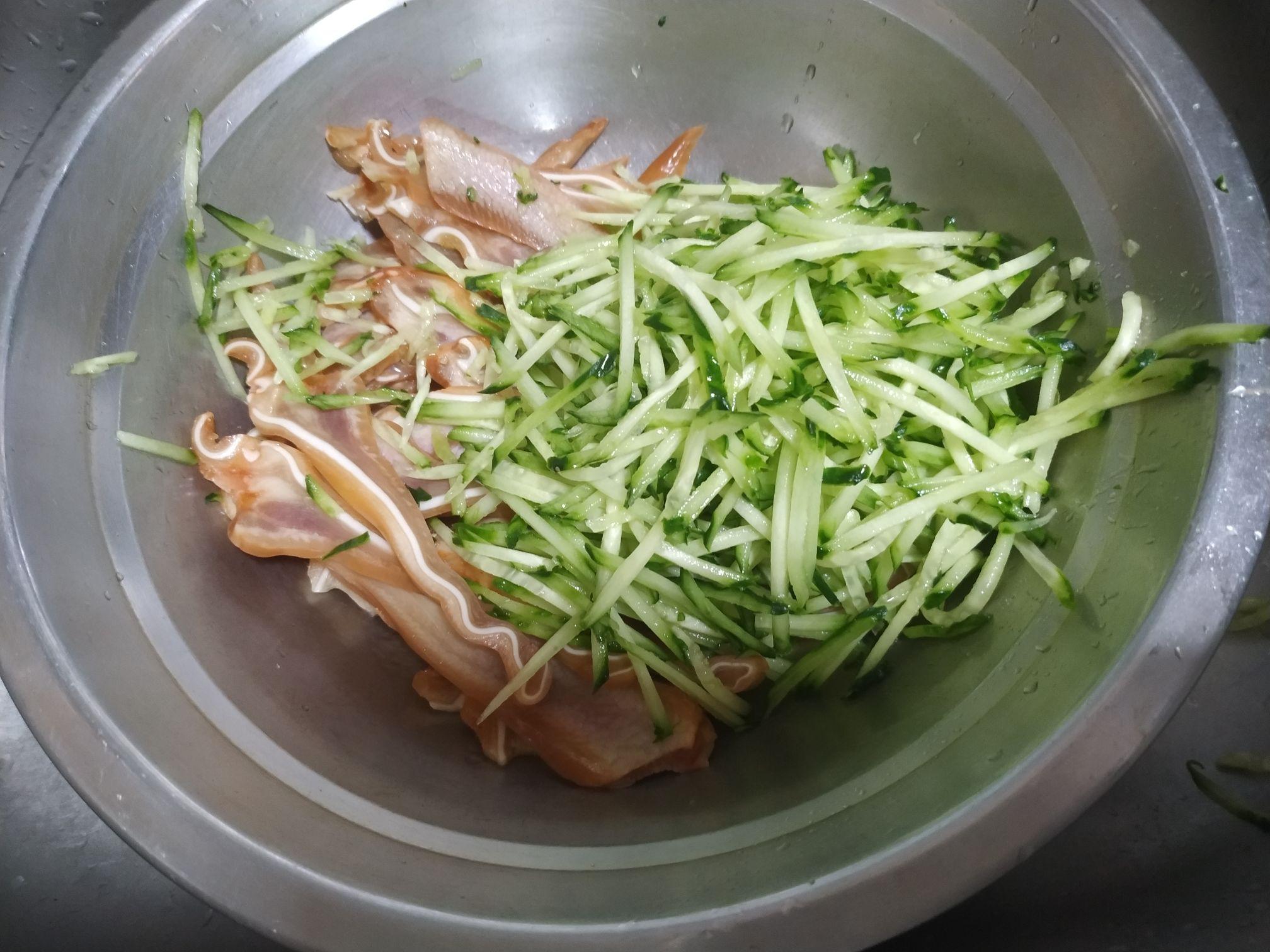 黃瓜豬耳的做法-家常味拌菜譜