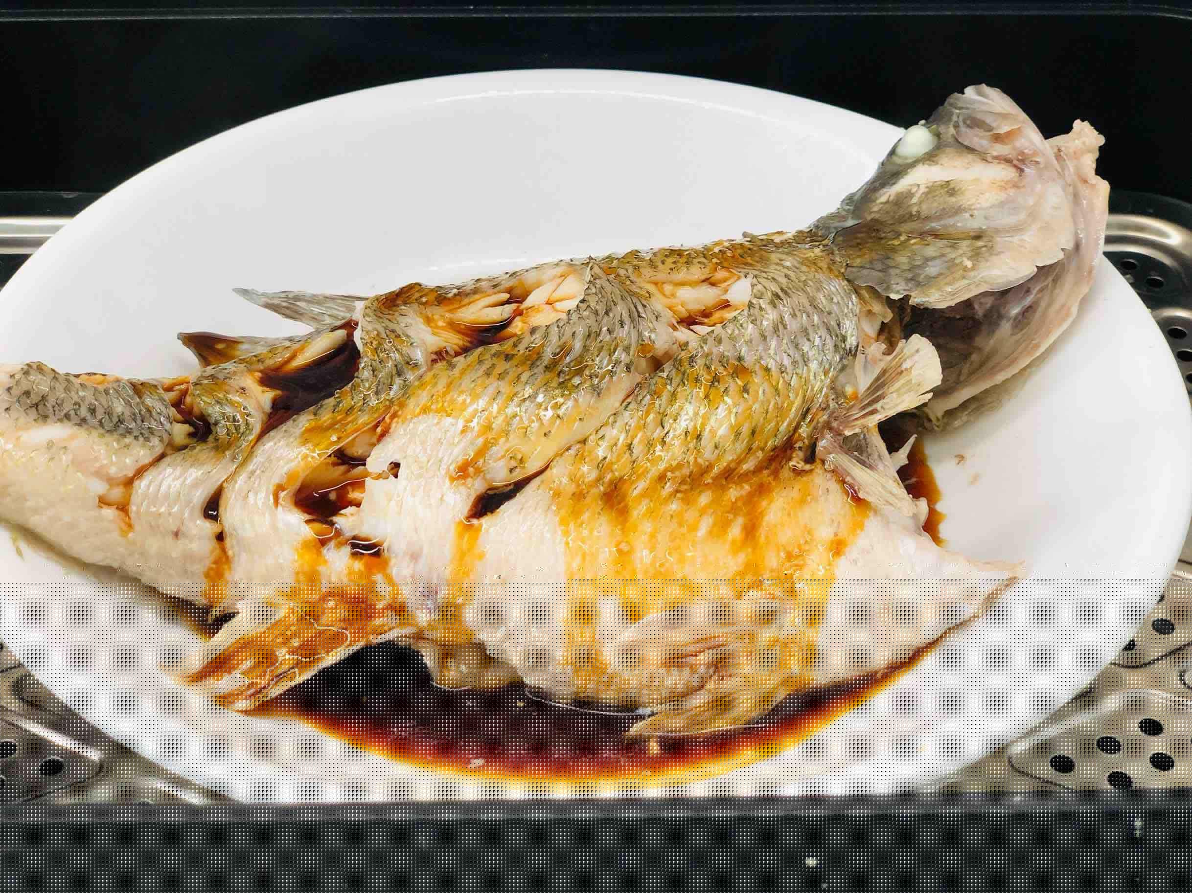 酸辣檸檬蒸鱸魚的做法-酸辣味蒸菜譜