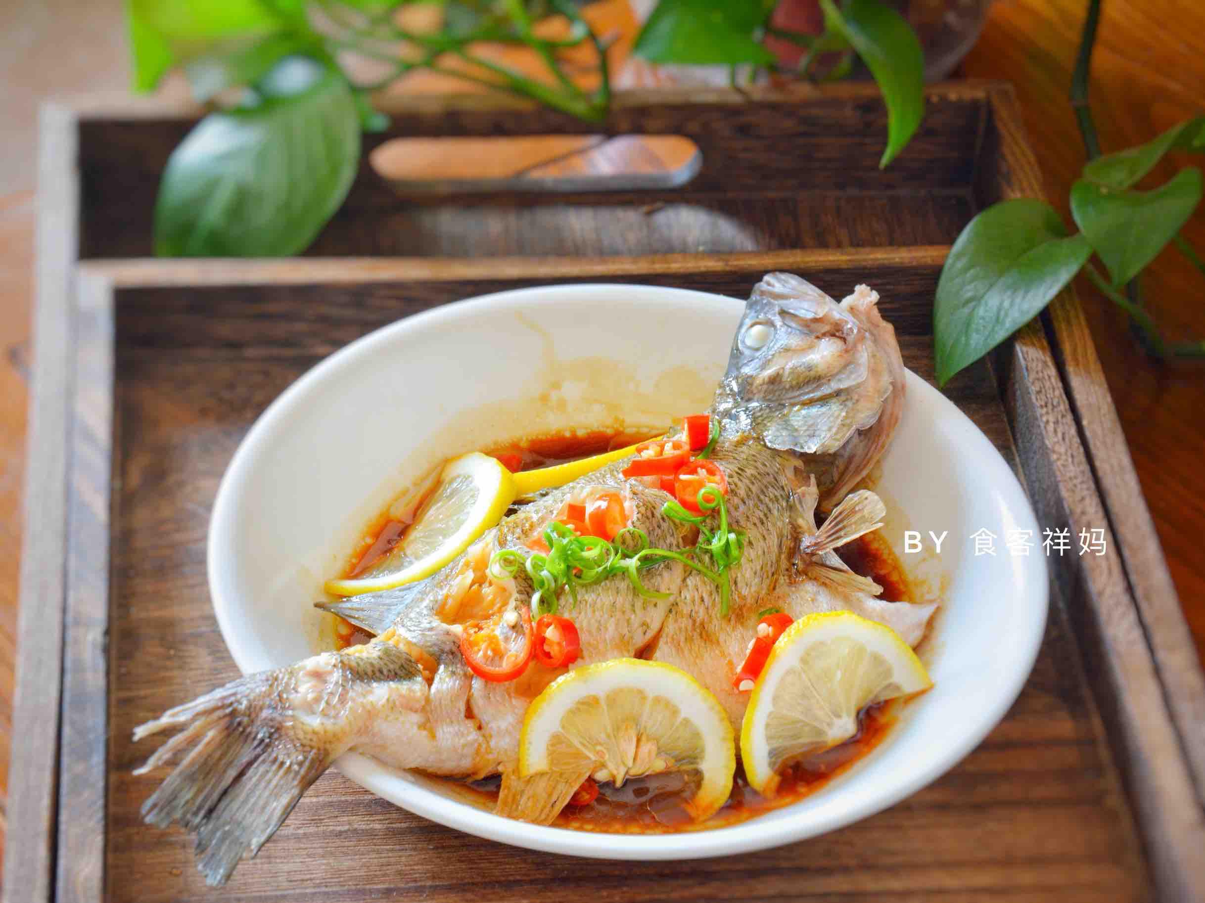 酸辣檸檬蒸鱸魚的做法-酸辣味蒸菜譜