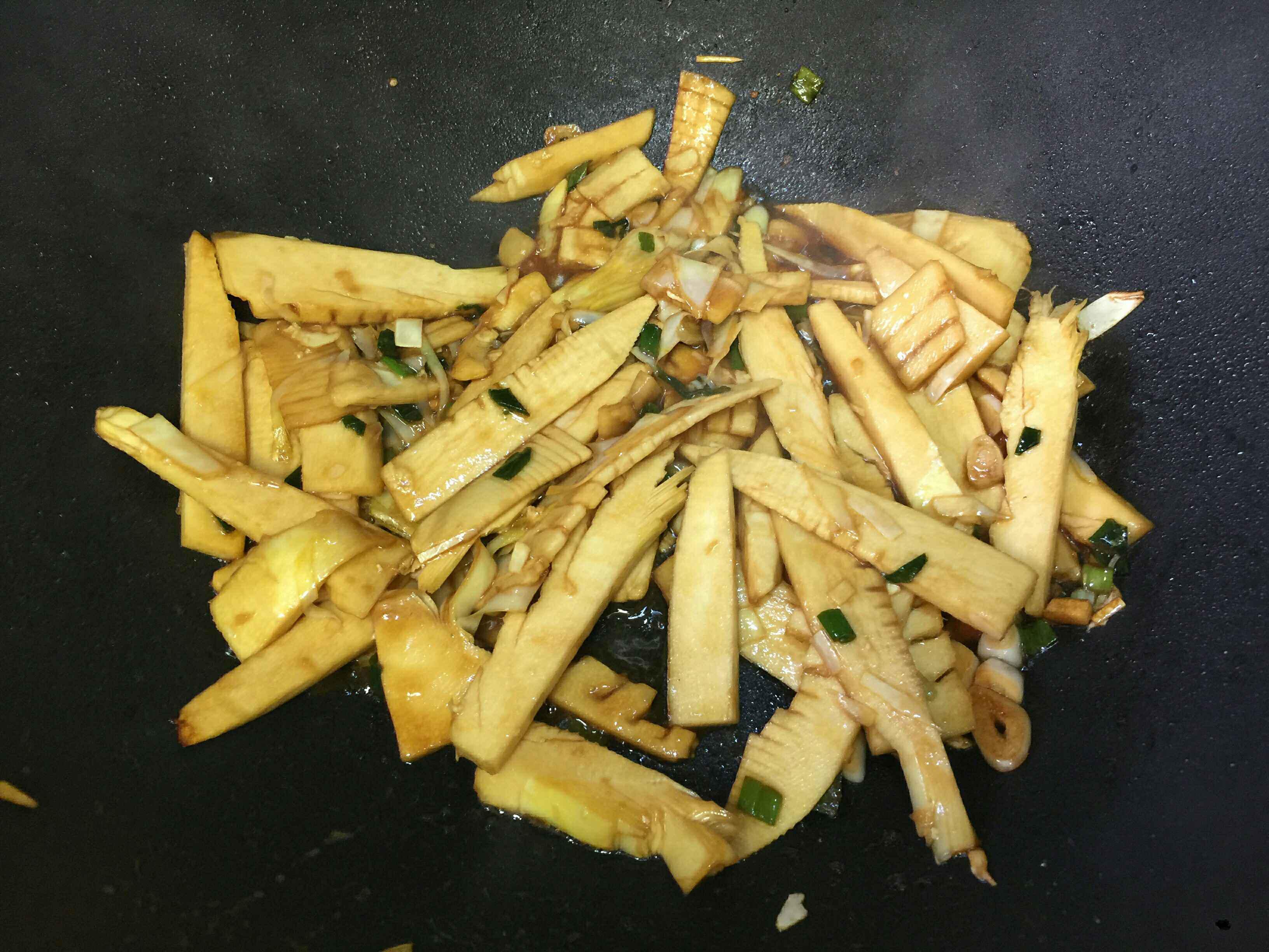 油燜筍的做法-家常味炒菜譜