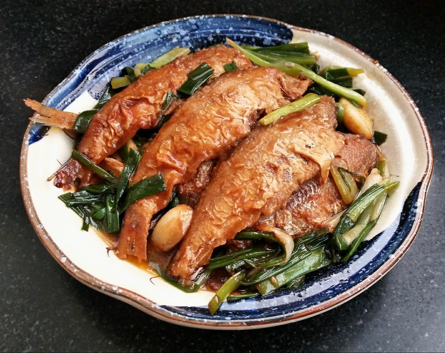 馬口魚燒小蔥的做法-咸鮮味燒菜譜