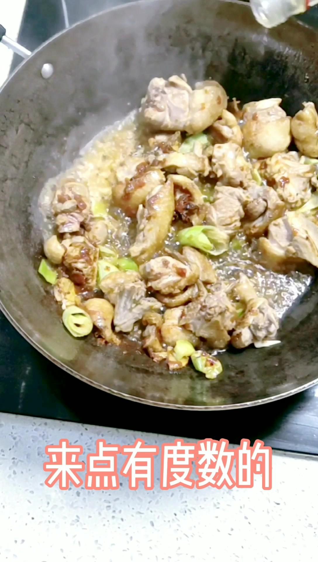 不加一滴油的——土豆燜鴨的做法-咸鮮味燜菜譜