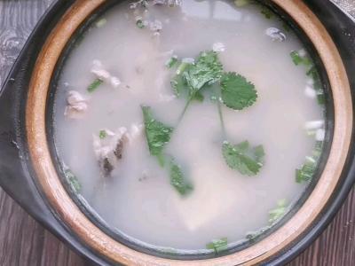 鯽魚(yú)豆腐湯的做法-家常味燉菜譜