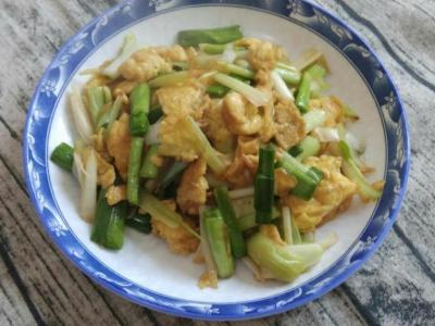 青蒜炒雞蛋的做法-家常味炒菜譜