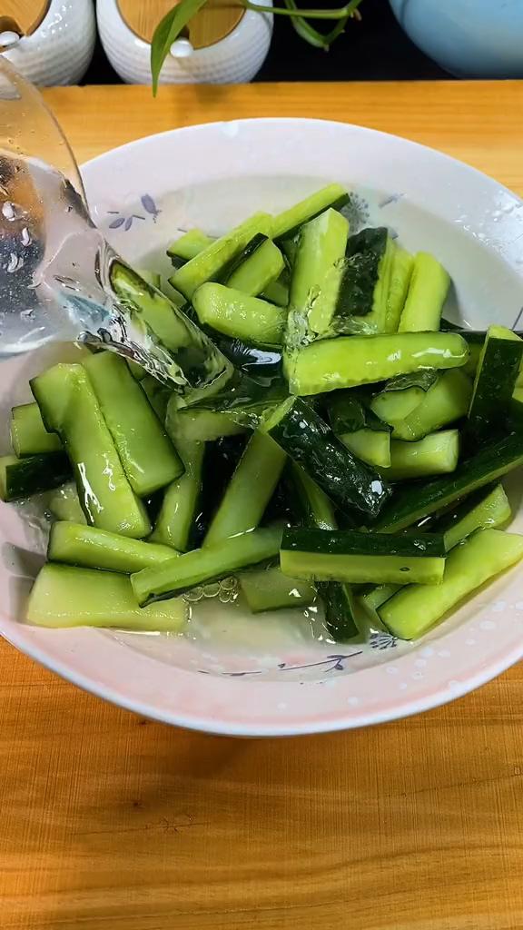 爽口黃瓜條的做法-咸鮮味腌菜譜