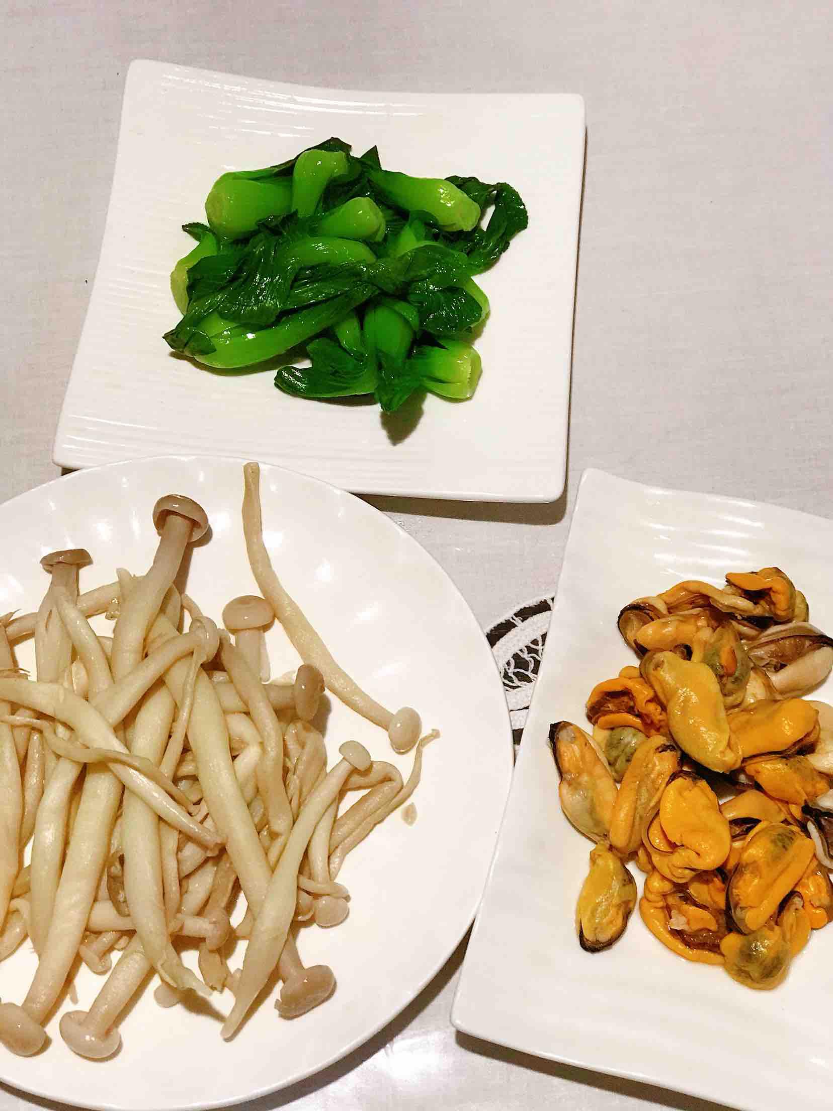 鮮美可口營養豐富的海鮮菇油菜拌海虹的做法-咸鮮味拌菜譜