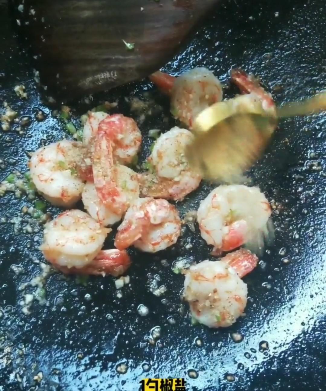 蒜香椒鹽蝦的做法-蒜香味炒菜譜