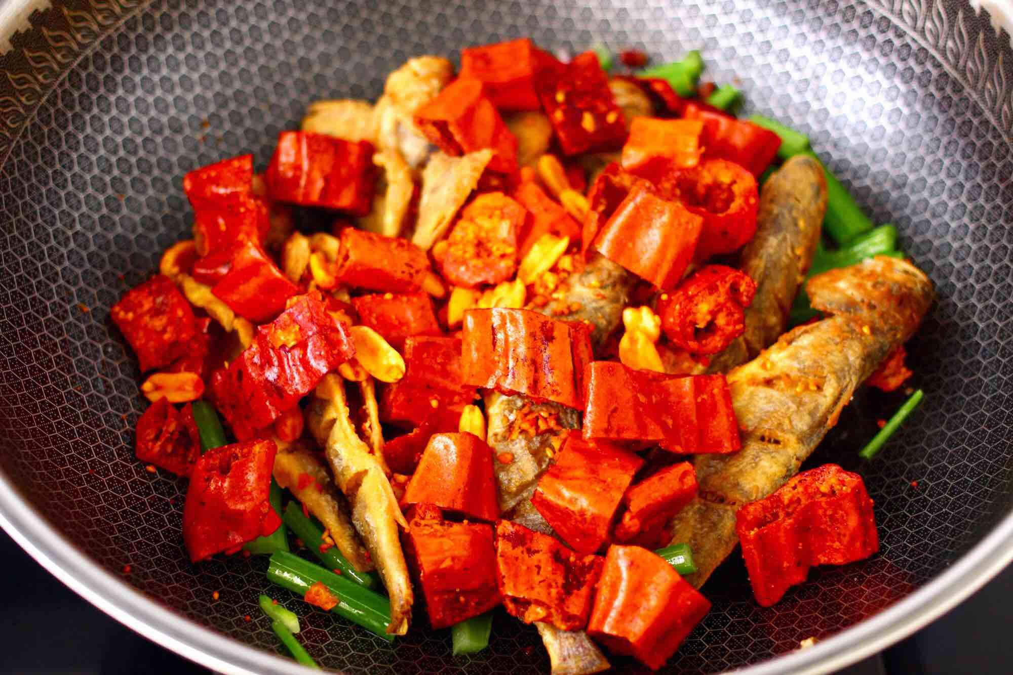 香脆椒干煸黃花魚的做法-香辣味干煸菜譜