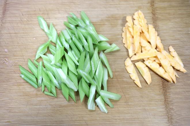 涼拌芹菜蕓豆白果的做法-家常味拌菜譜