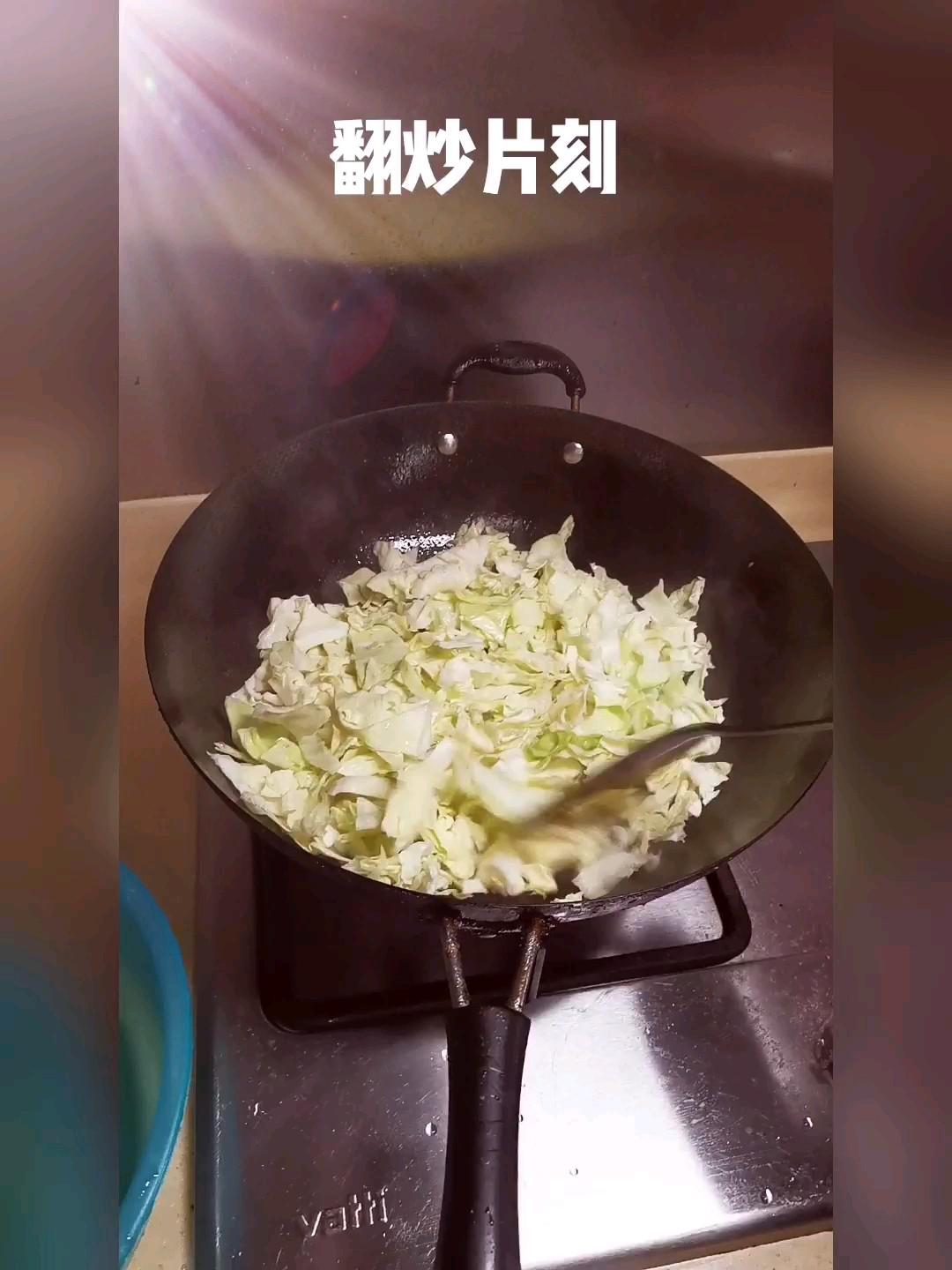 清炒卷心菜的做法-家常味炒菜譜