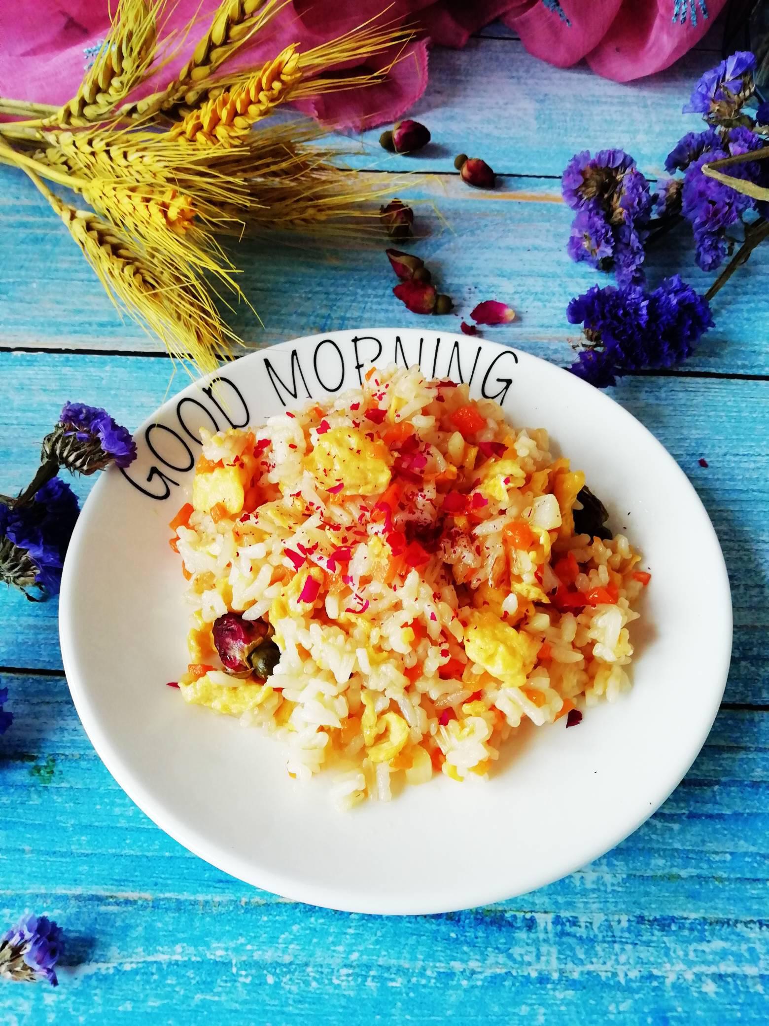 玫瑰花蛋炒飯的做法-家常味炒菜譜