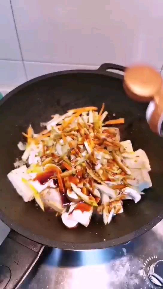 松茸春筍煲豆腐的做法-家常味煮菜譜