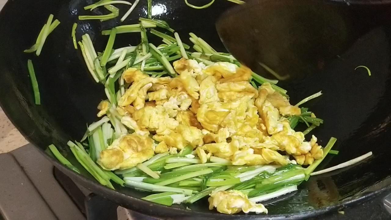 蒜苗炒雞蛋的做法-家常味炒菜譜