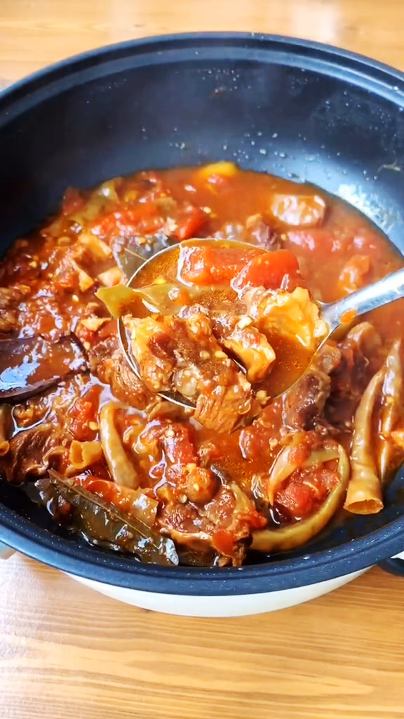 番茄牛腩的做法-咸鮮味燉菜譜