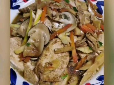 松茸春筍煲豆腐的做法-家常味煮菜譜