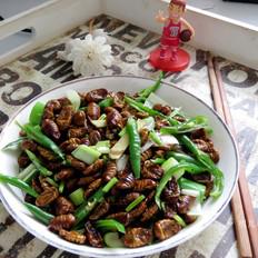 青椒炒蠶蛹的做法-家常味炒菜譜