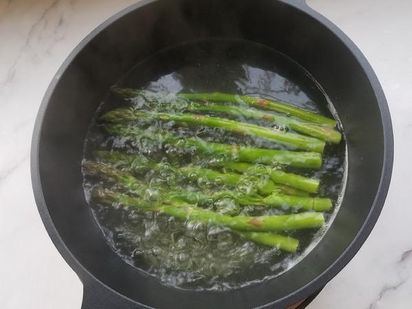 蘆筍腐乳豬肘的做法-家常味燉菜譜