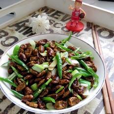 青椒炒蠶蛹的做法-家常味炒菜譜