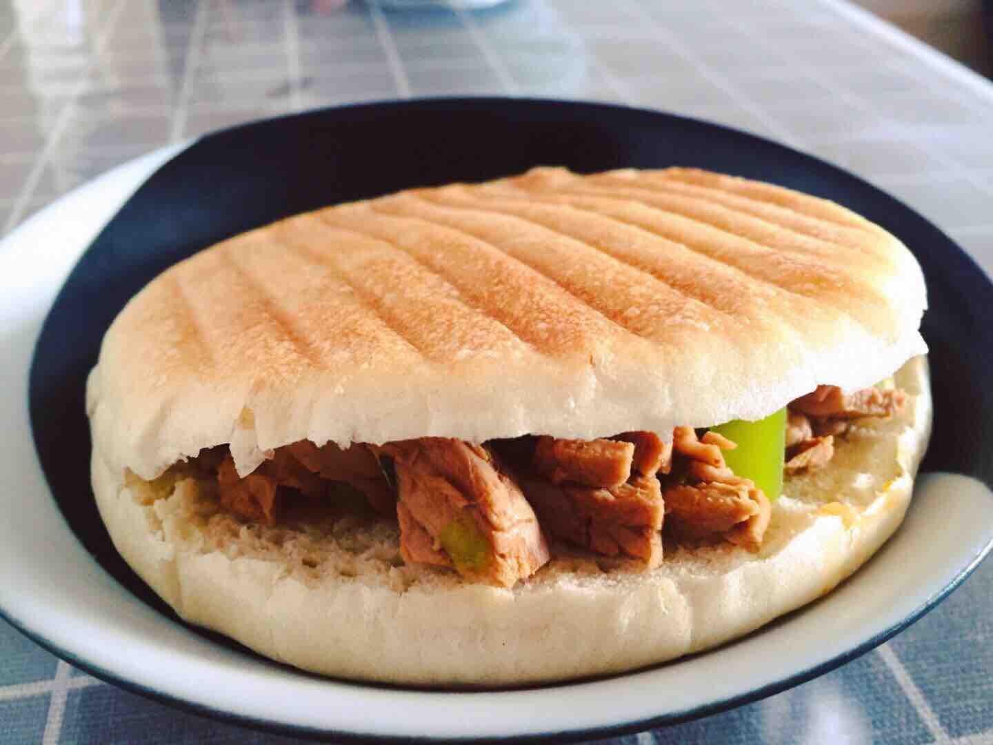 涼皮肉夾饃的做法-咸鮮味蒸菜譜