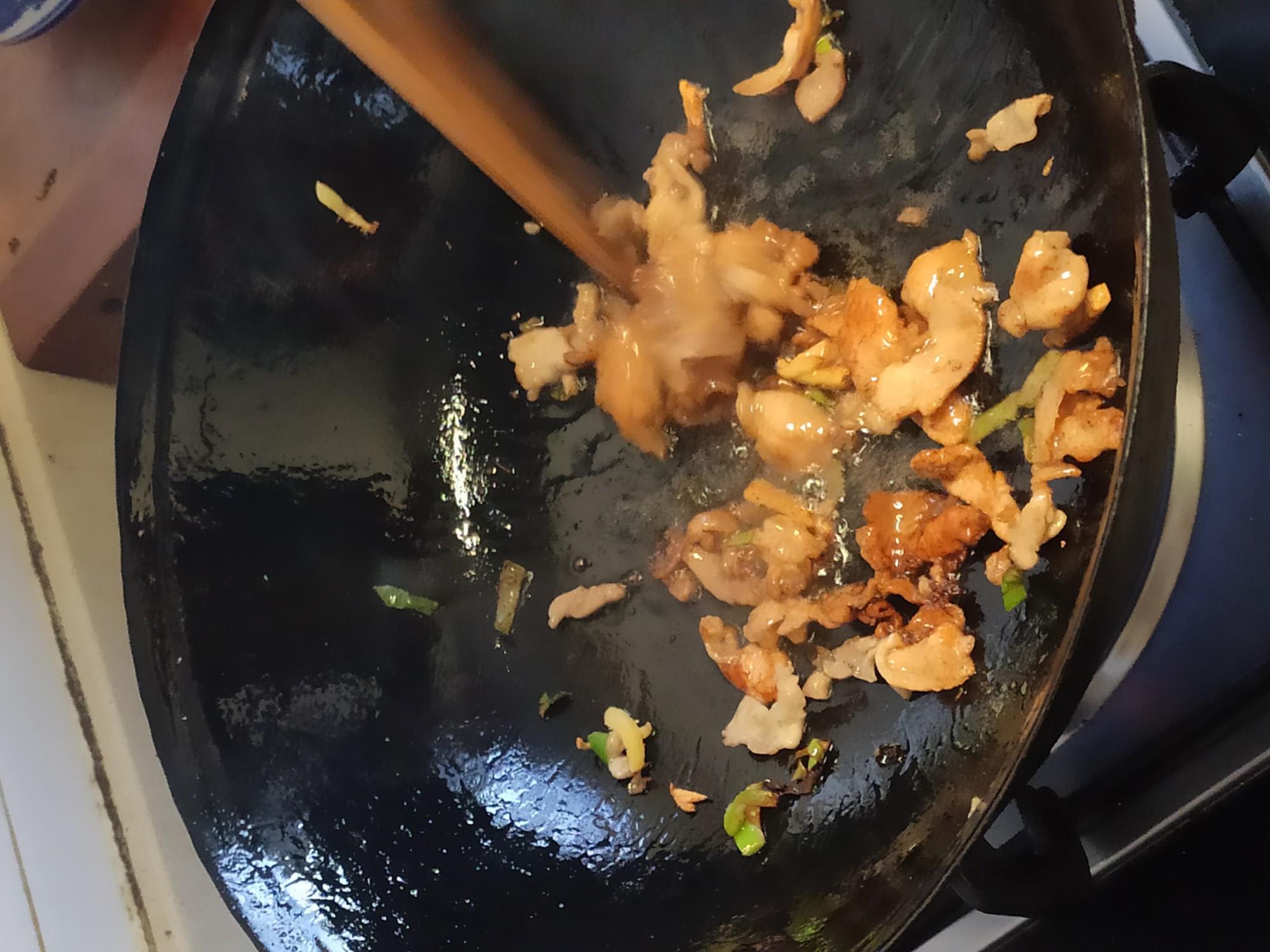 彩椒炒白玉菇的做法-咸鮮味炒菜譜