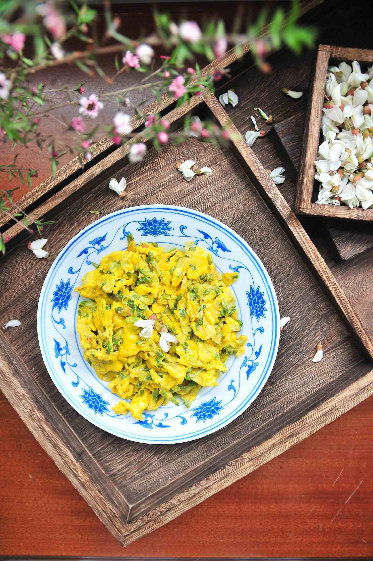 槐花炒雞蛋的做法-家常味炒菜譜