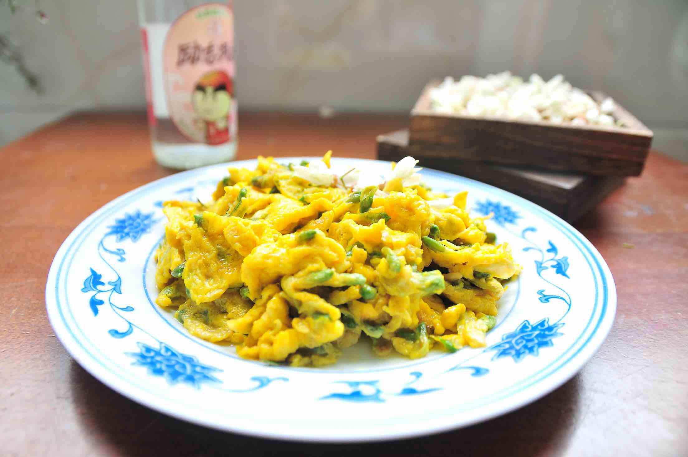 槐花炒雞蛋的做法-家常味炒菜譜